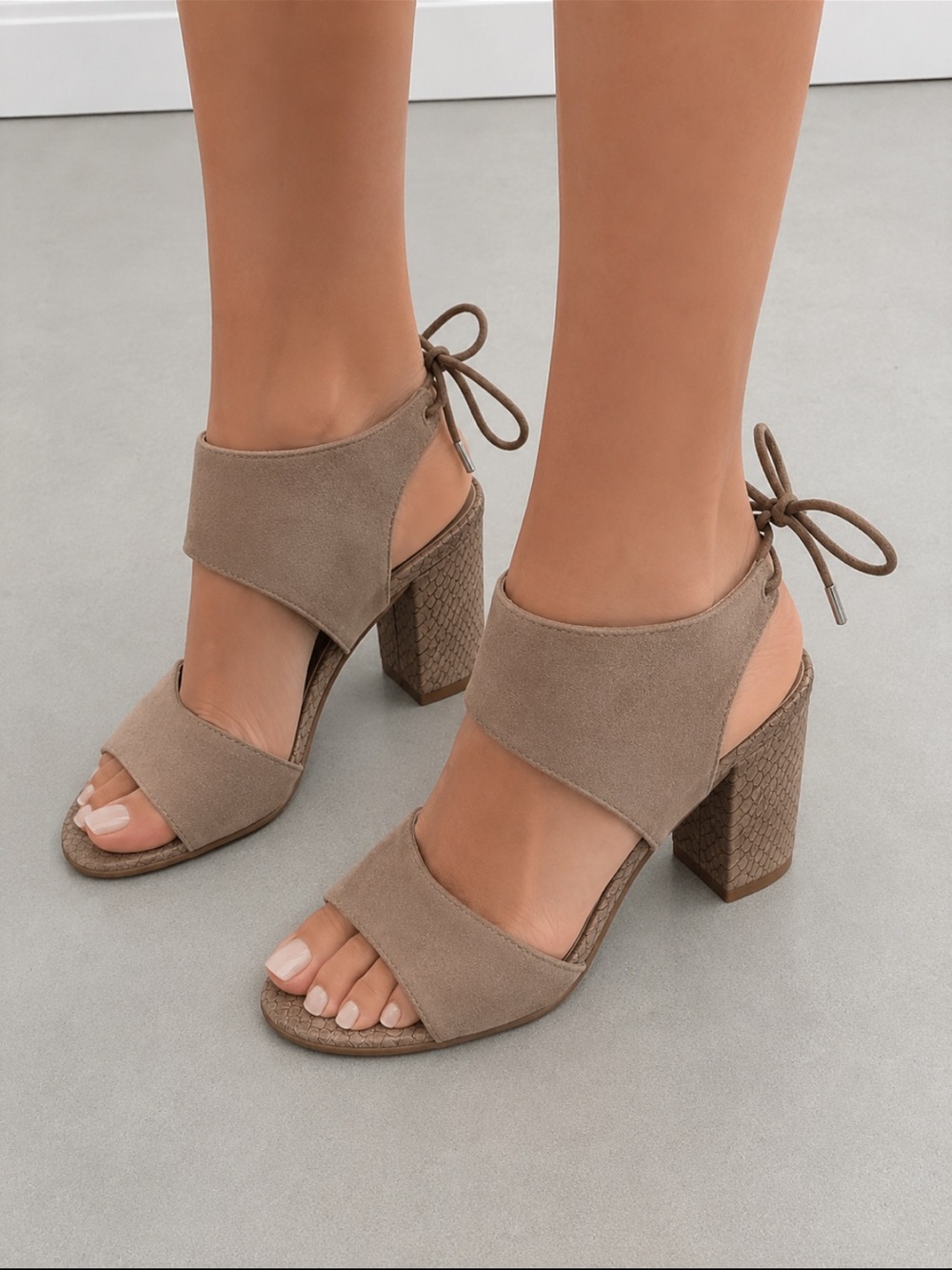 Franco Sarto Women’s Suede Sandals Size 9.5M Blush Pink Ankle Strap Open Toe
